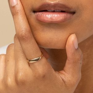 Mejuri Slim Signet Ring Size 8